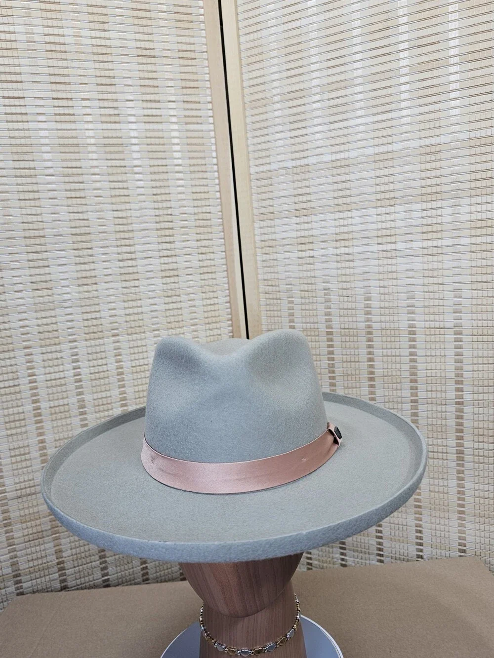 Brixton Victoria Felt Fedora Wool Timberwolf Rose Gold Satin Size S NWT